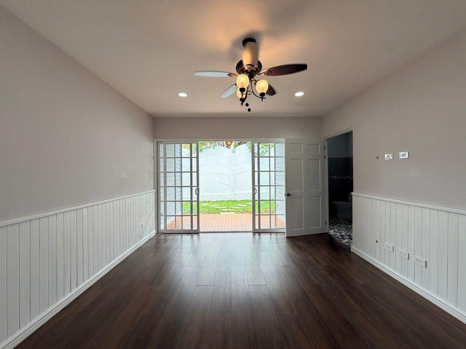 One level charming home — photo 14 of 19