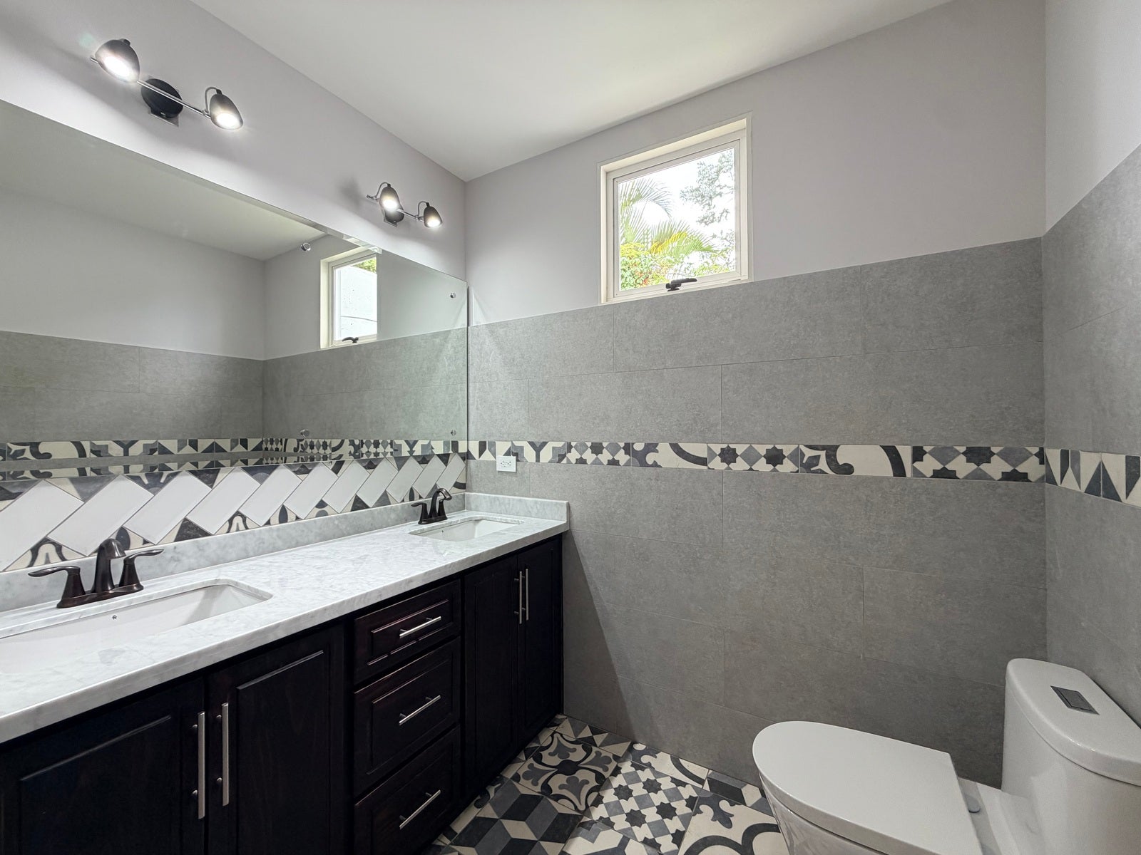 One level charming home — photo 15 of 19