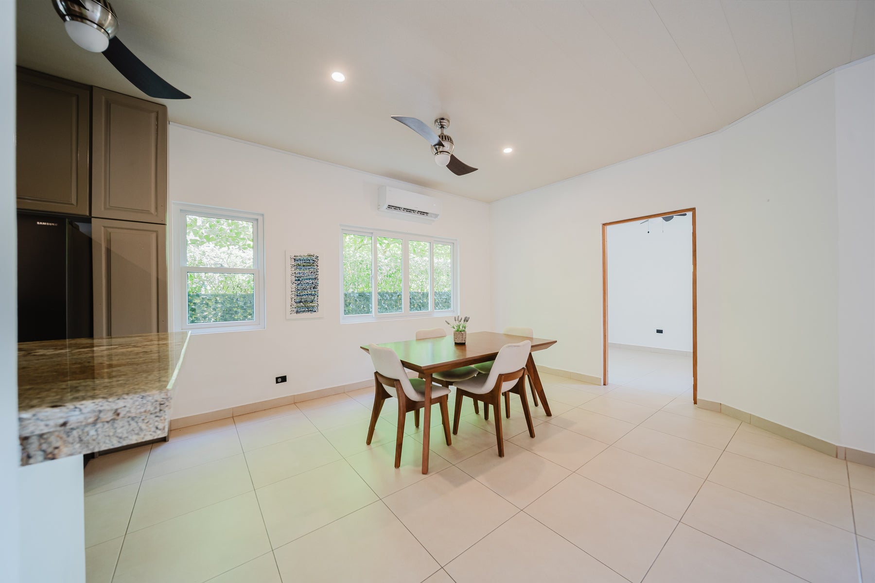 Luxury Four Bedroom Home — foto 7 de 19
