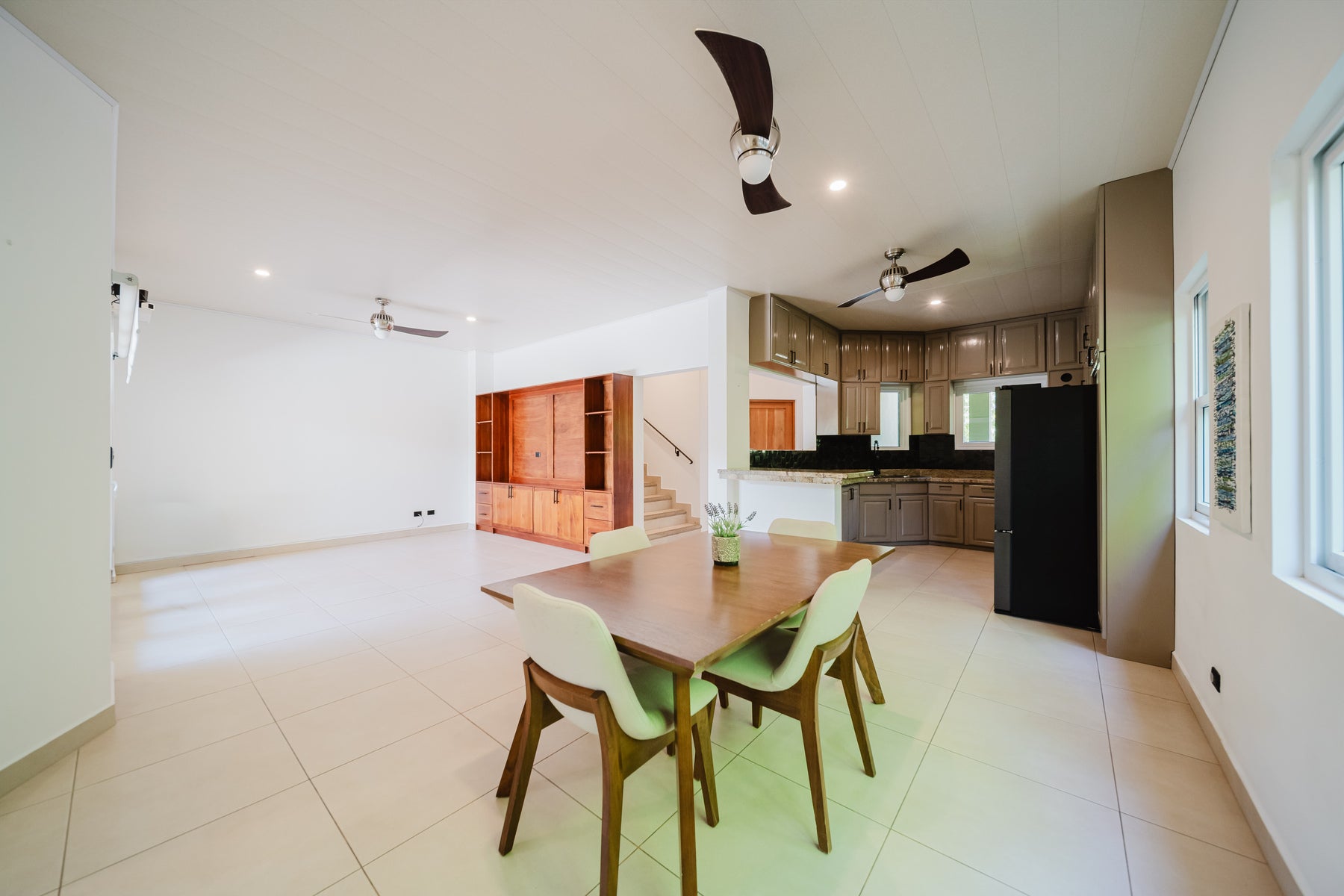 Luxury Four Bedroom Home — foto 4 de 19