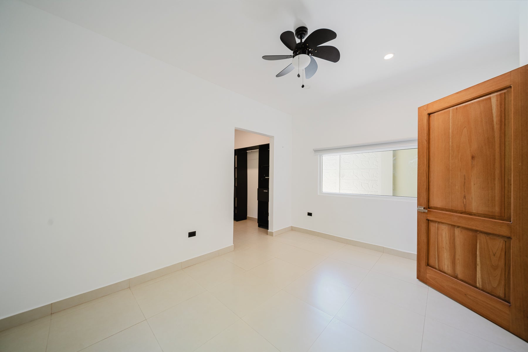 Luxury Four Bedroom Home — foto 8 de 19