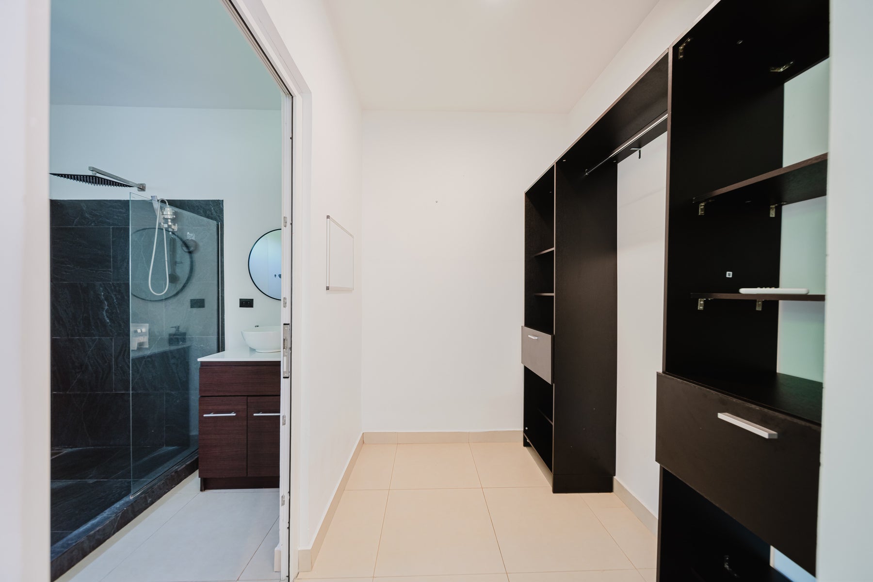 Luxury Four Bedroom Home — foto 9 de 19
