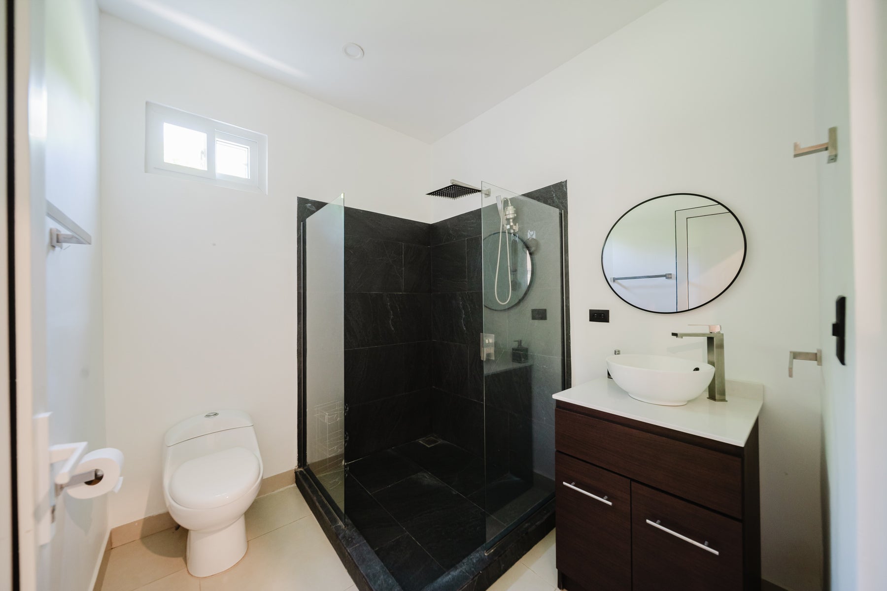 Luxury Four Bedroom Home — foto 10 de 19