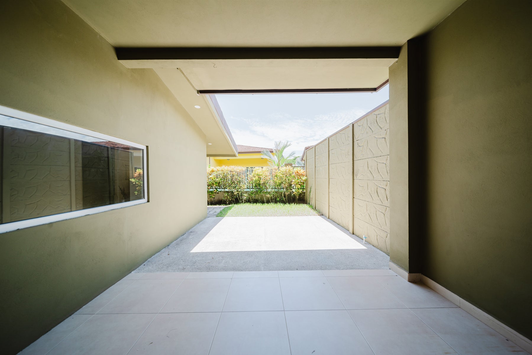 Luxury Four Bedroom Home — foto 11 de 19