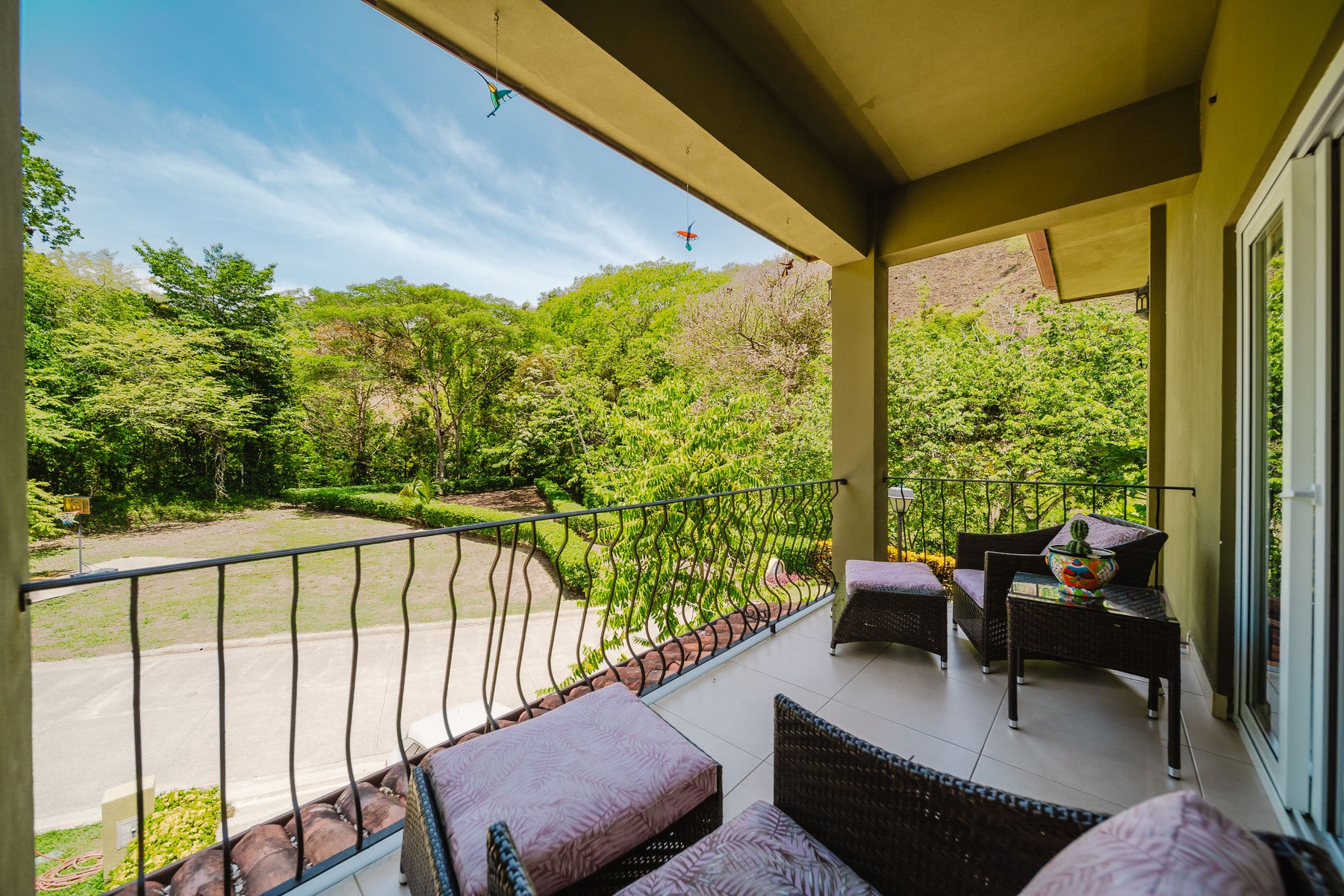 Luxury Four Bedroom Home — foto 17 de 19