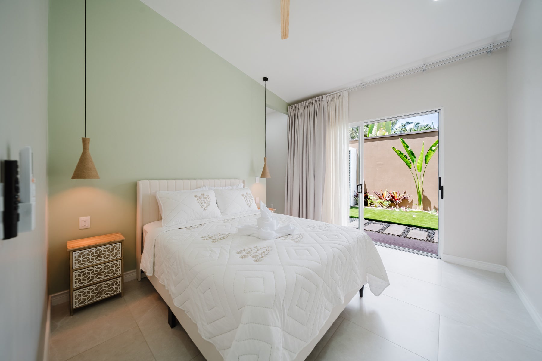 Brand-New Modern Home with Private Pool investment potential — photo 5 of 16