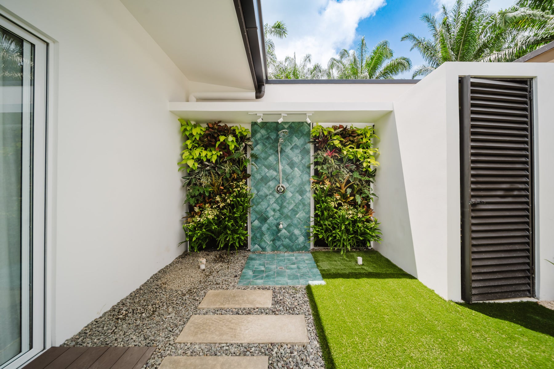 Brand-New Modern Home with Private Pool investment potential — photo 16 of 16