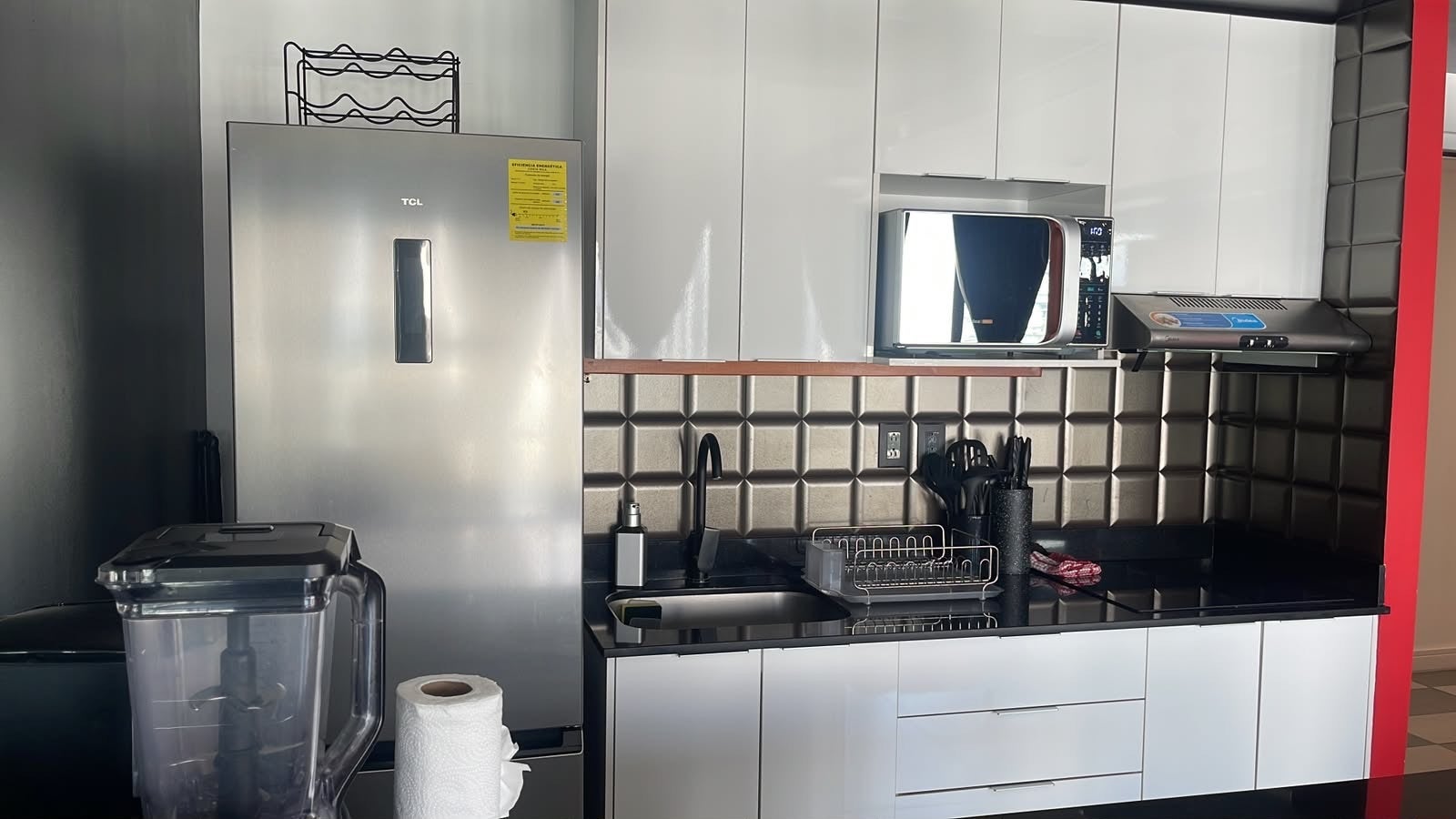 Elevated urban living condo — photo 3 of 19