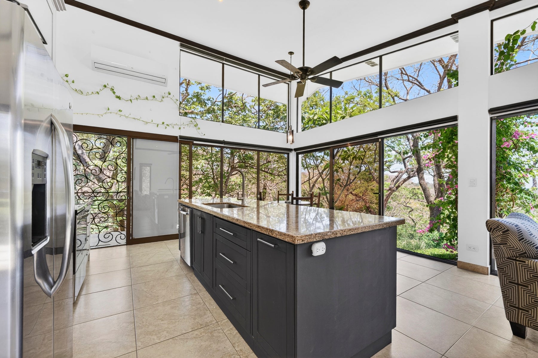Surf Town Ocean View Home — photo 11 of 19