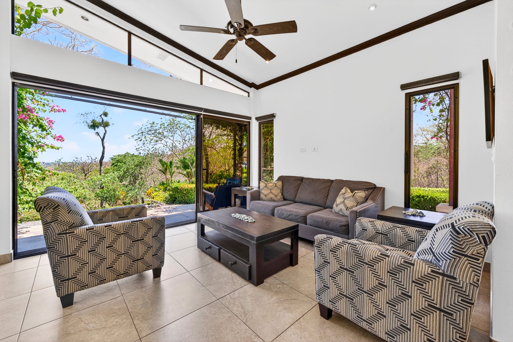 Surf Town Ocean View Home — photo 10 of 19