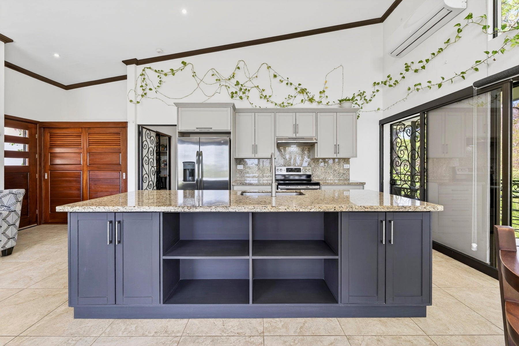 Surf Town Ocean View Home — photo 15 of 19
