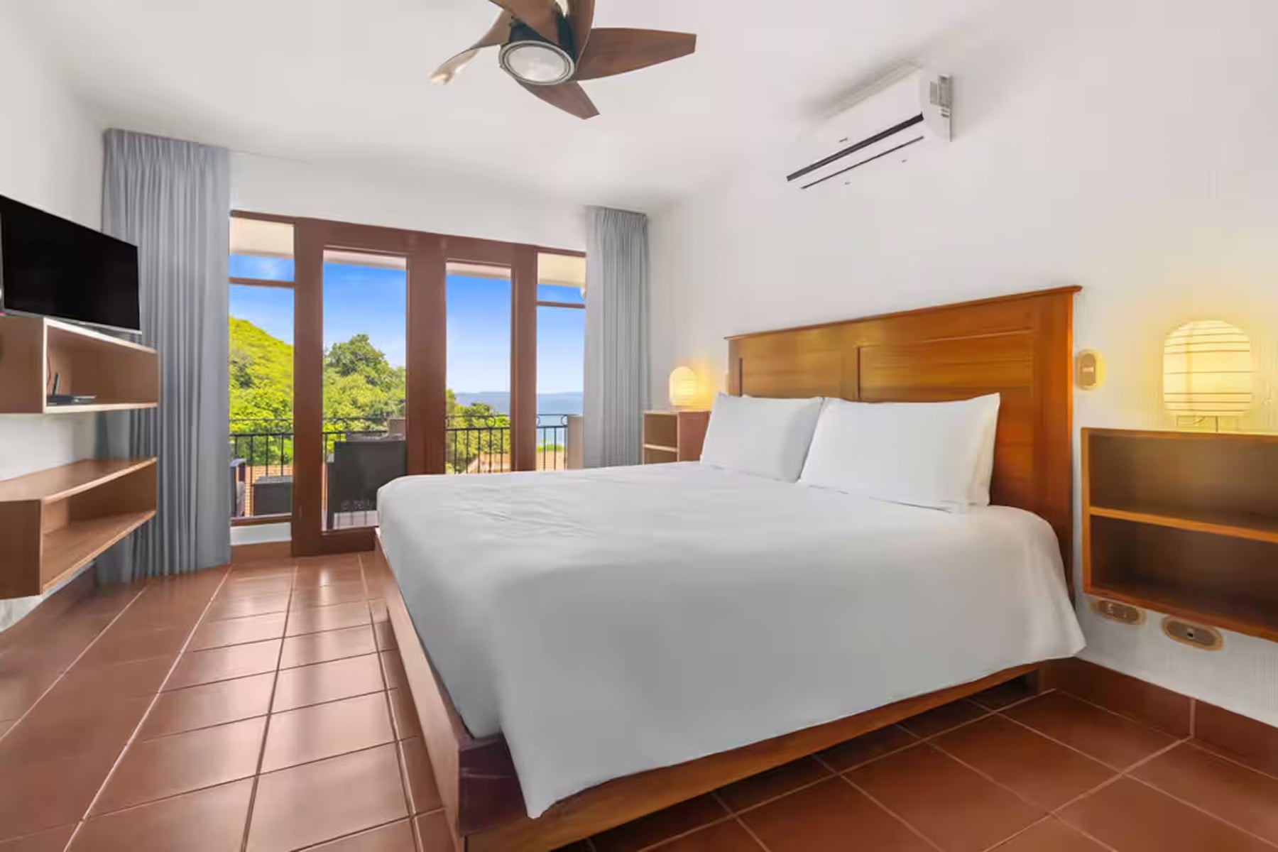 Beachfront Ocean View Villa — photo 16 of 19