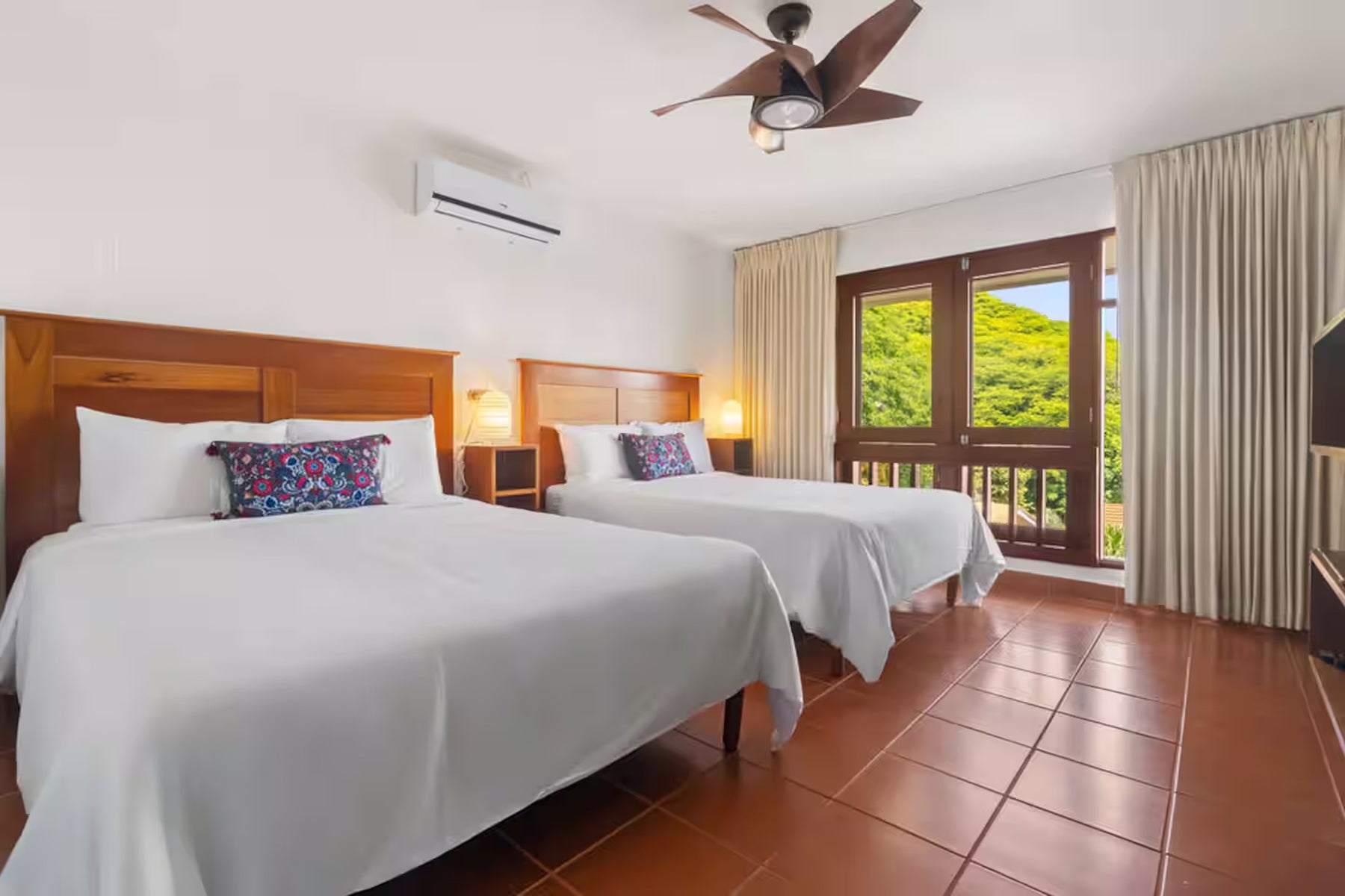 Beachfront Ocean View Villa — photo 18 of 19