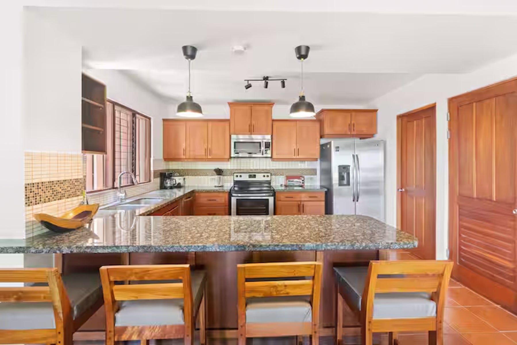 Beachfront Ocean View Villa — photo 5 of 19