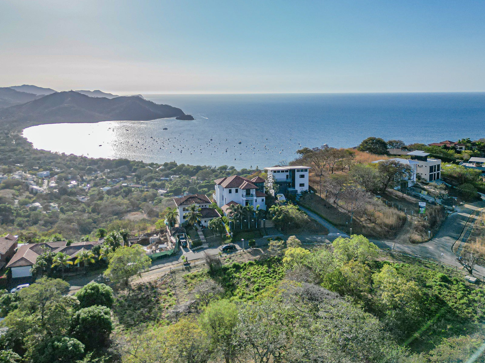 Luxurious 5 Bedroom Home With Stellar Ocean Views — photo 4 of 19