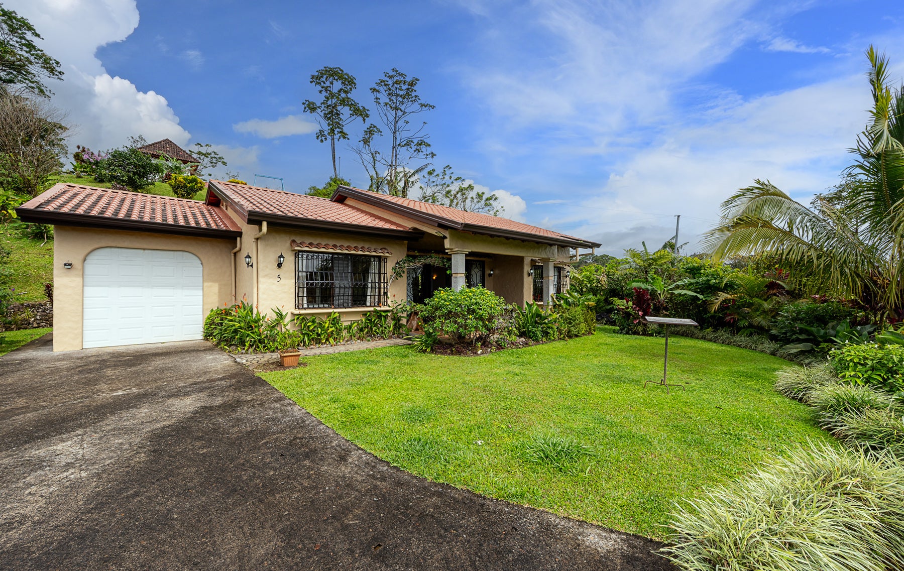 Lake View Family Home, Nuevo Arenal, Lake Arenal, Arenal, Tilaran, Alajuela, Costa Rica 50807 — photo 2 of 5