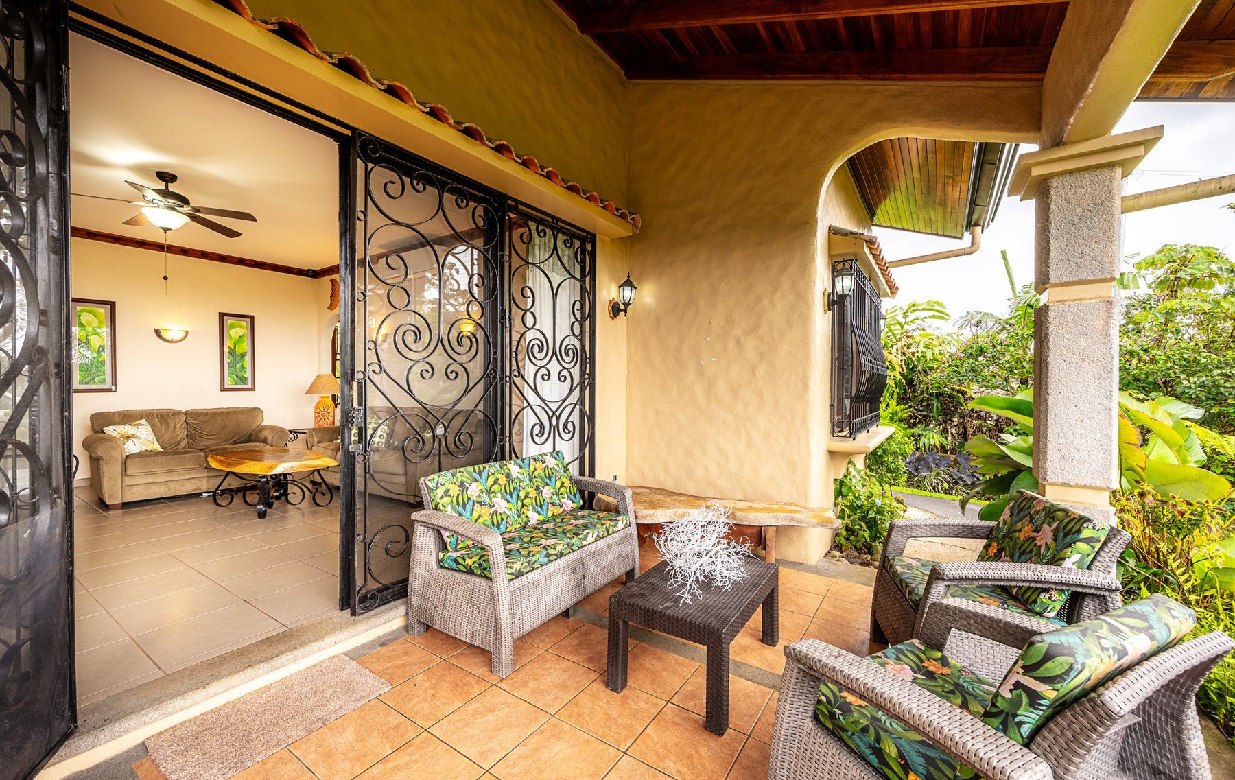 Lake View Family Home, Nuevo Arenal, Lake Arenal, Arenal, Tilaran, Alajuela, Costa Rica 50807 — photo 4 of 5