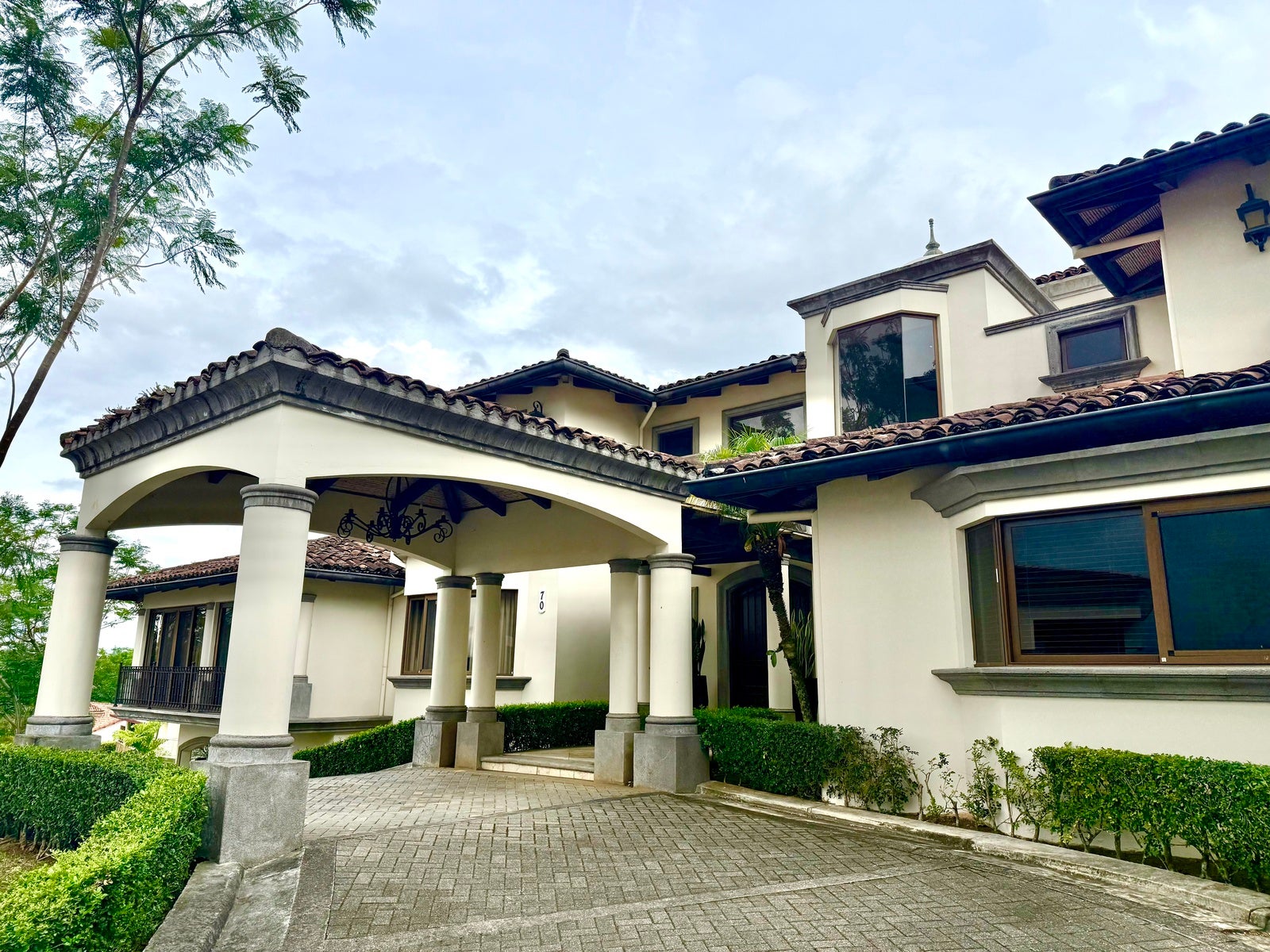Classical Corner Home in Cerro Alto — photo 2 of 19