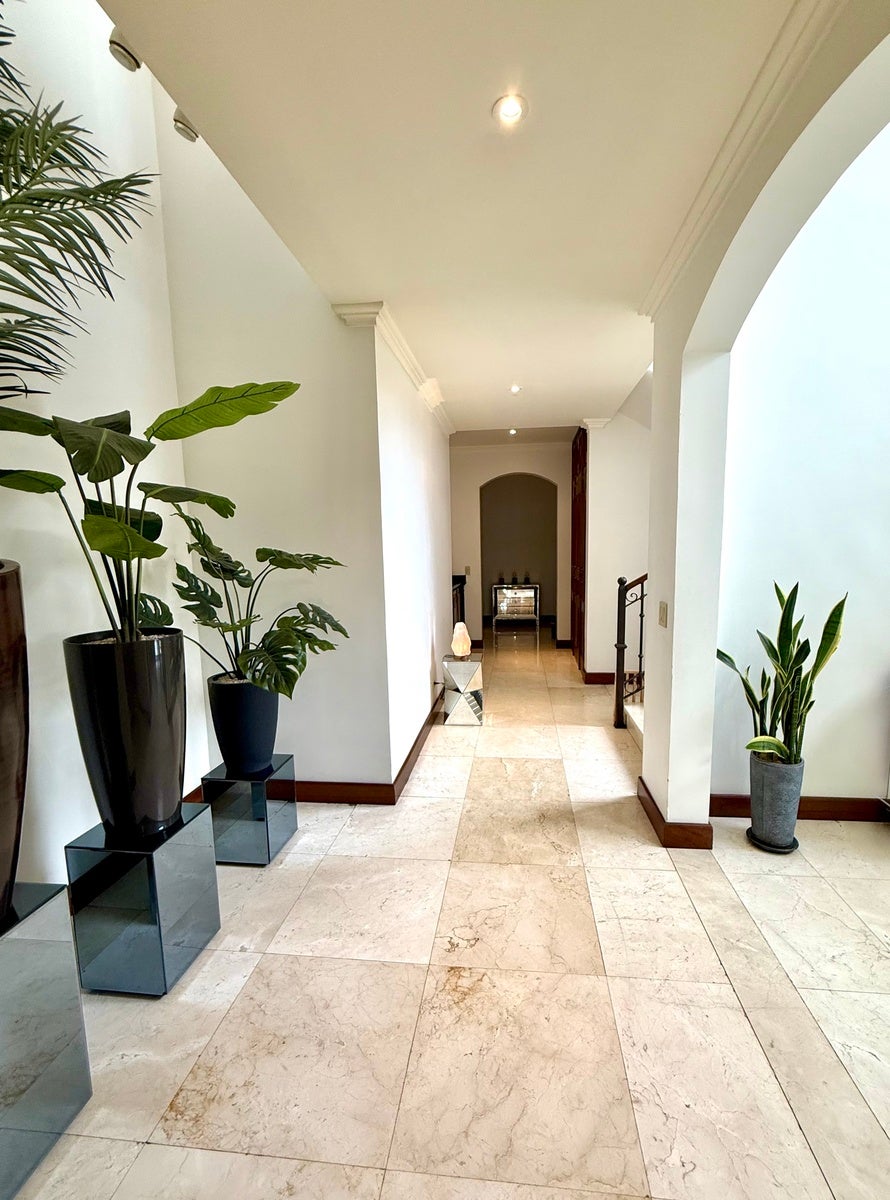 Classical Corner Home in Cerro Alto — photo 16 of 19