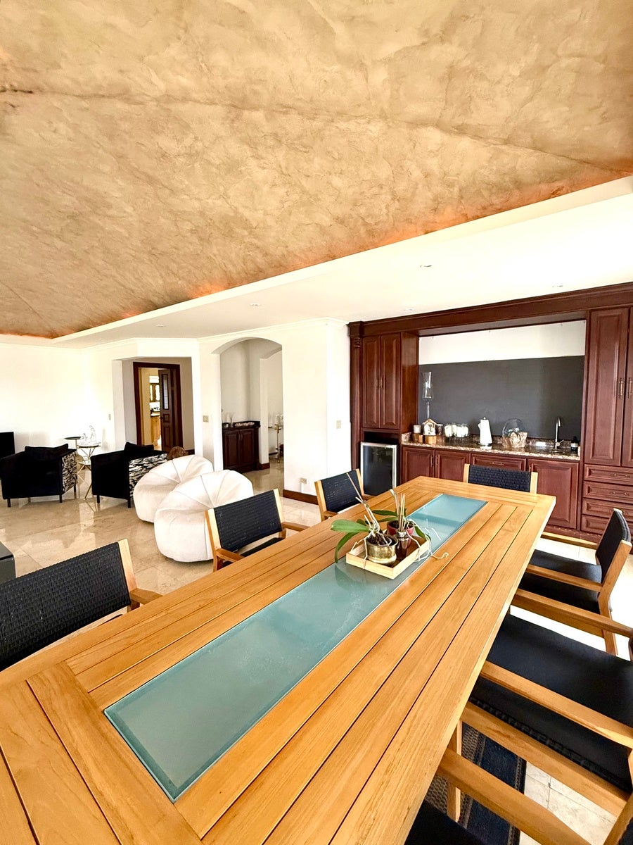 Classical Corner Home in Cerro Alto — photo 14 of 19