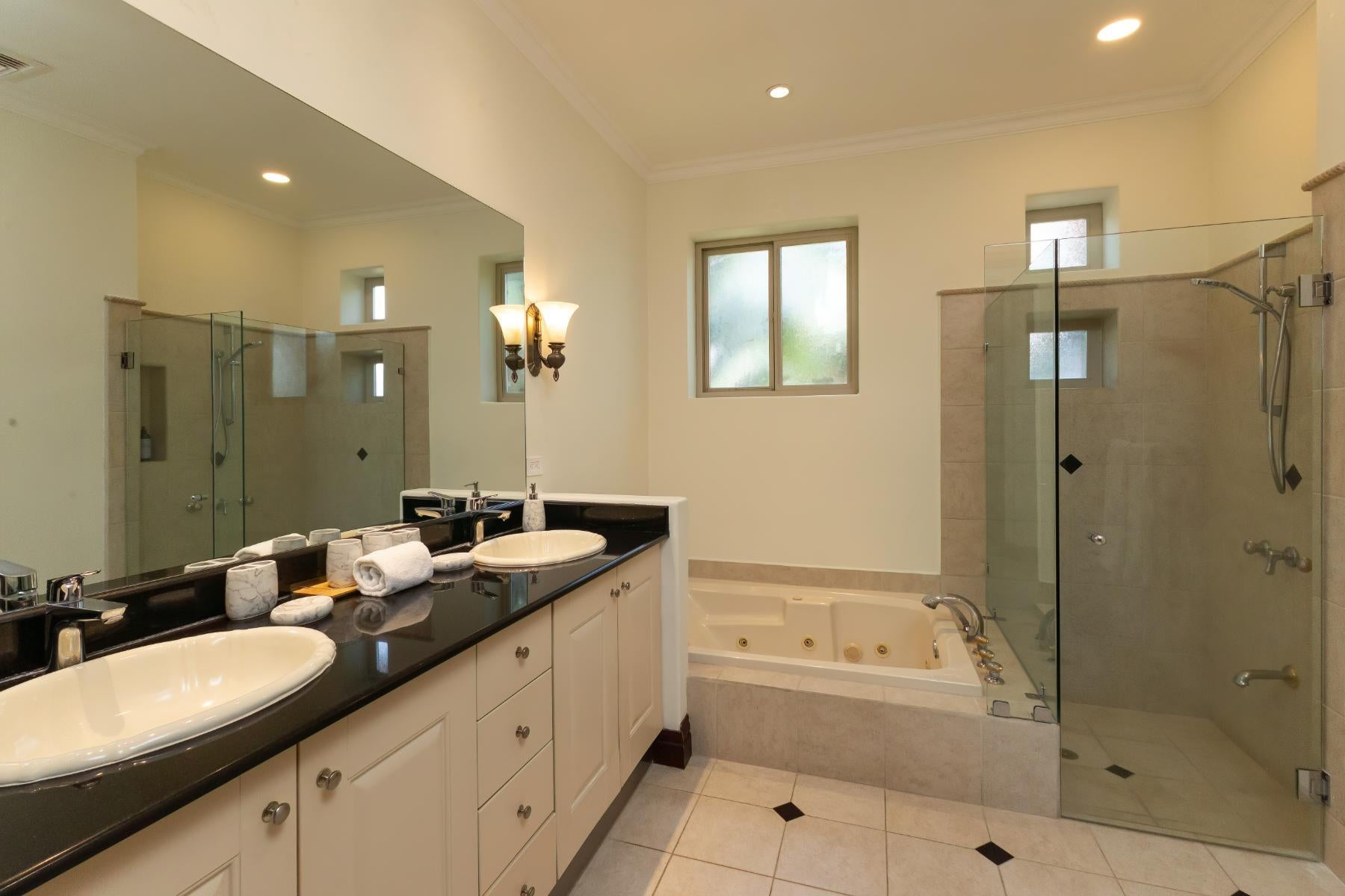 Luxury Marina Resort Condo — photo 4 of 15