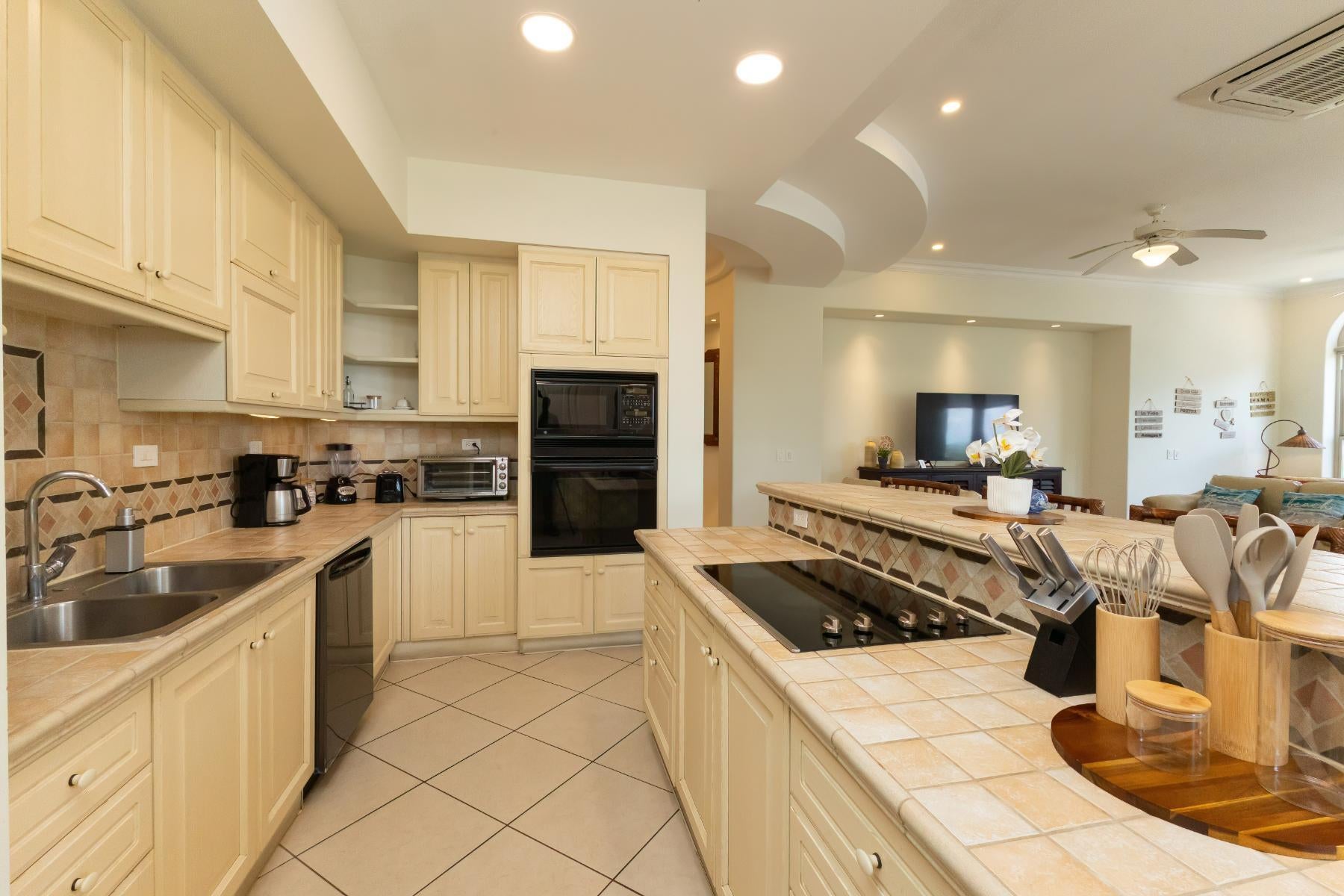 Luxury Marina Resort Condo — photo 7 of 15