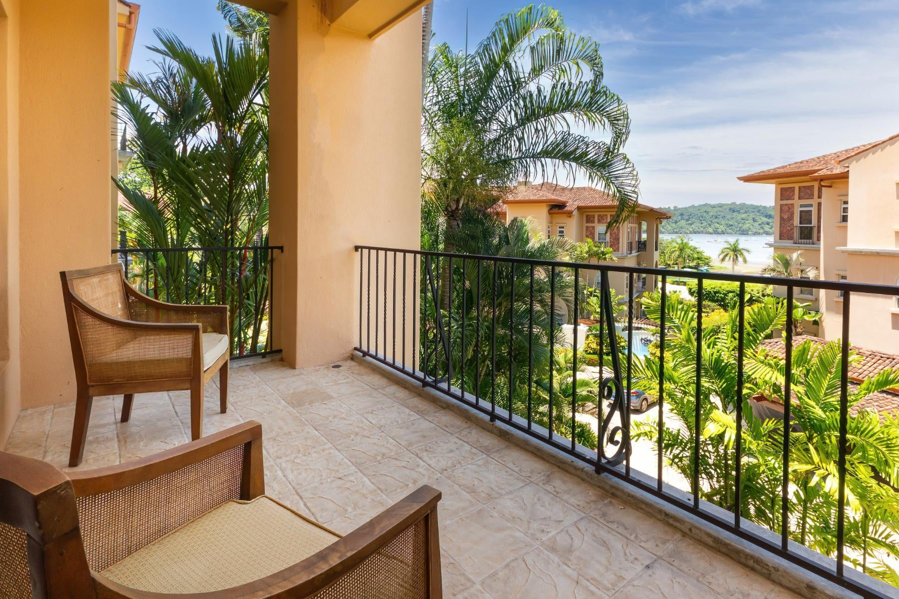 Luxury Marina Resort Condo — photo 12 of 15