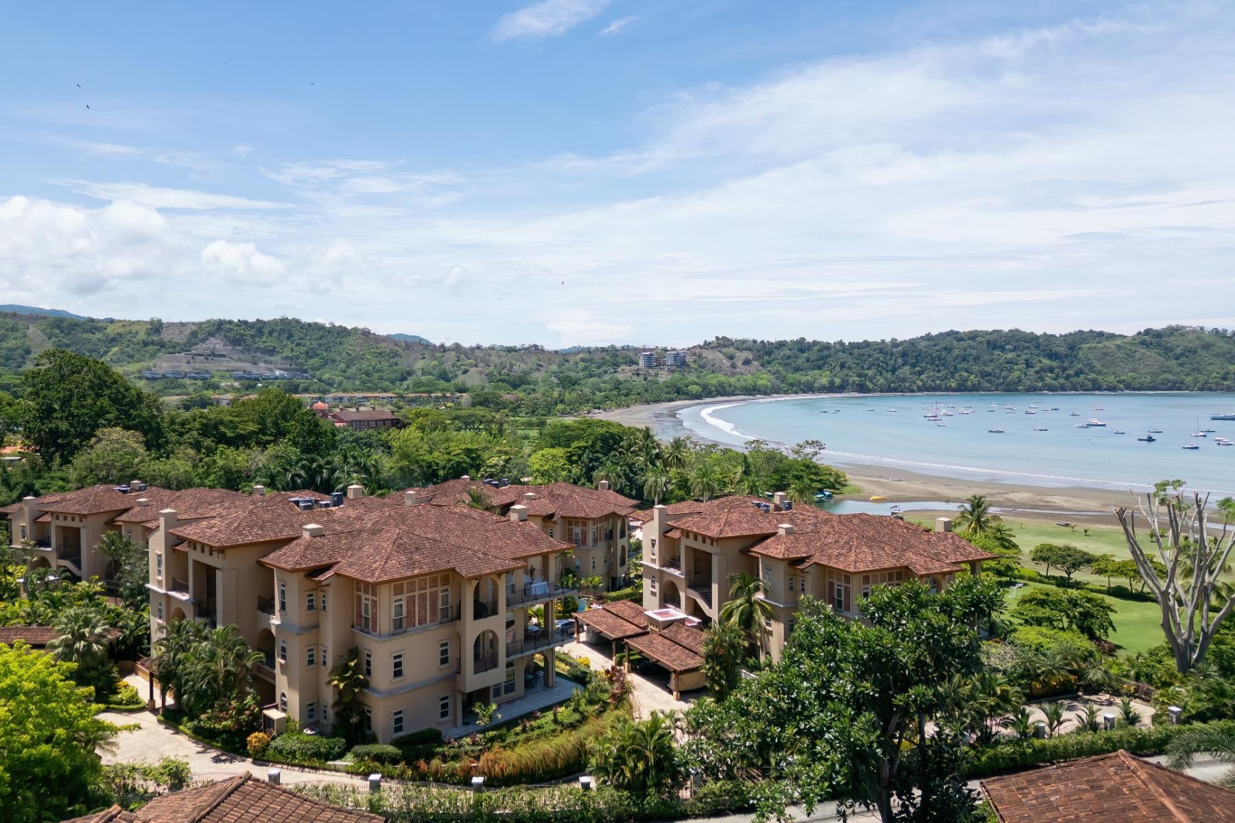 Luxury Marina Resort Condo — photo 14 of 15