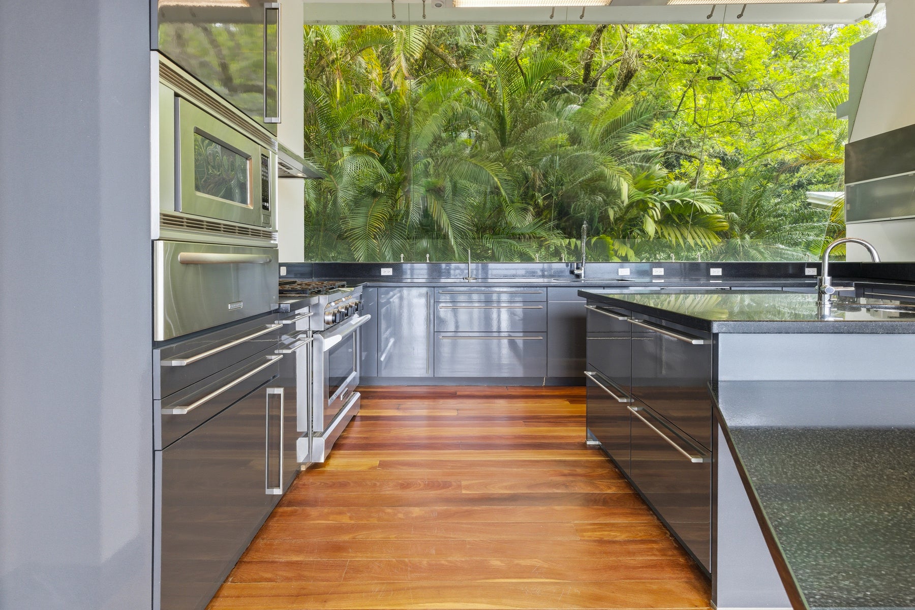 Panoramic Valley Views Retreat — photo 12 of 19