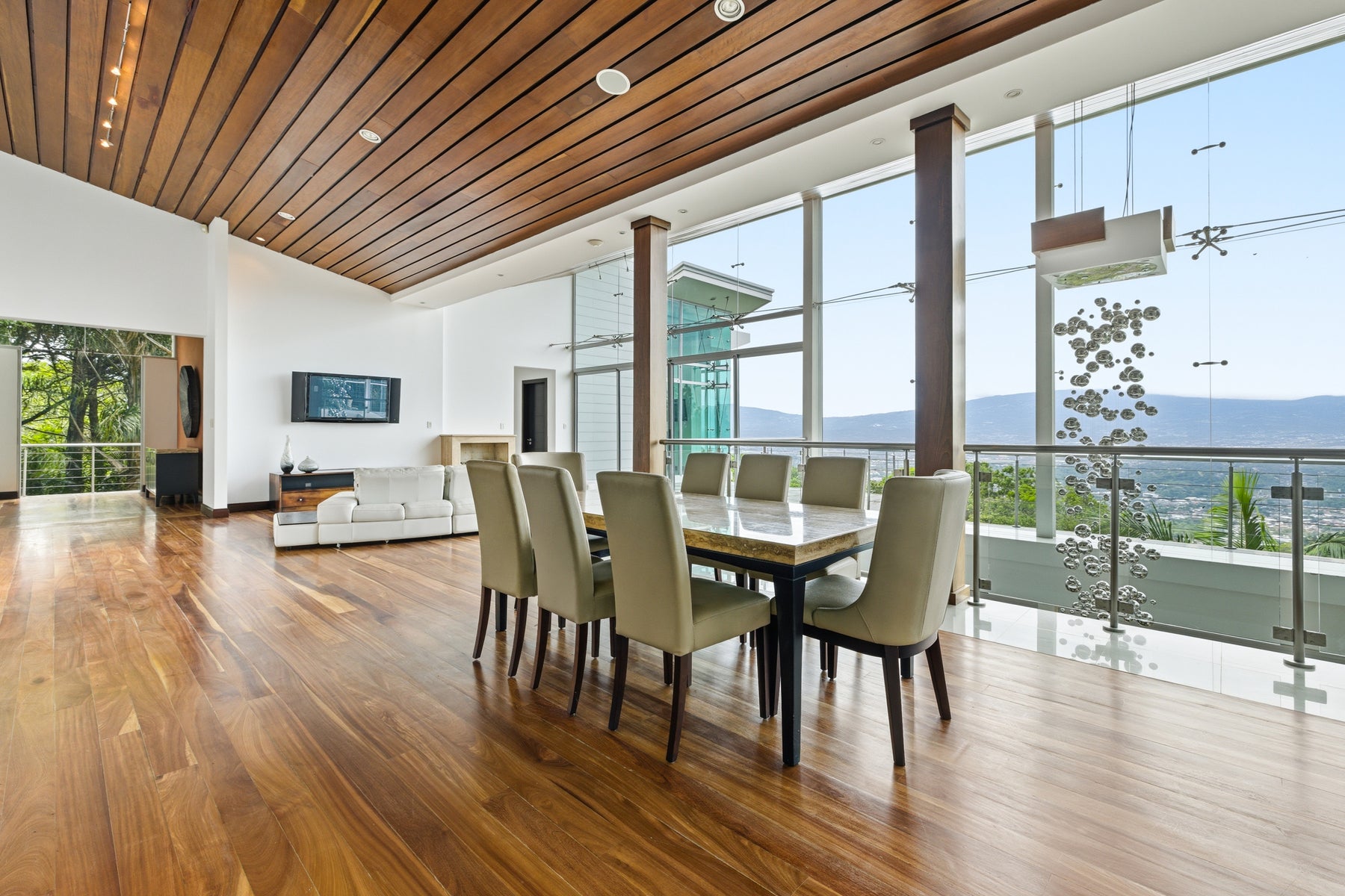 Panoramic Valley Views Retreat — photo 17 of 19
