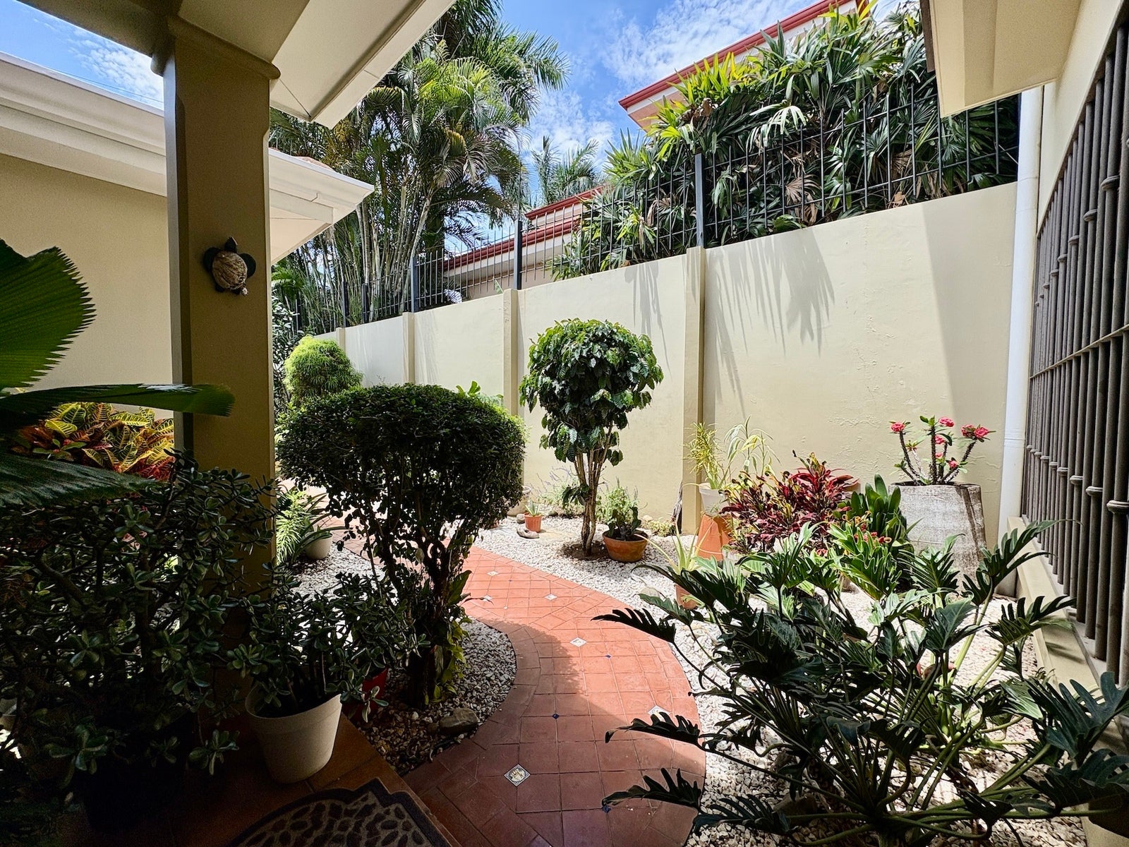 Jaboncillos Three Story Home — photo 4 of 19