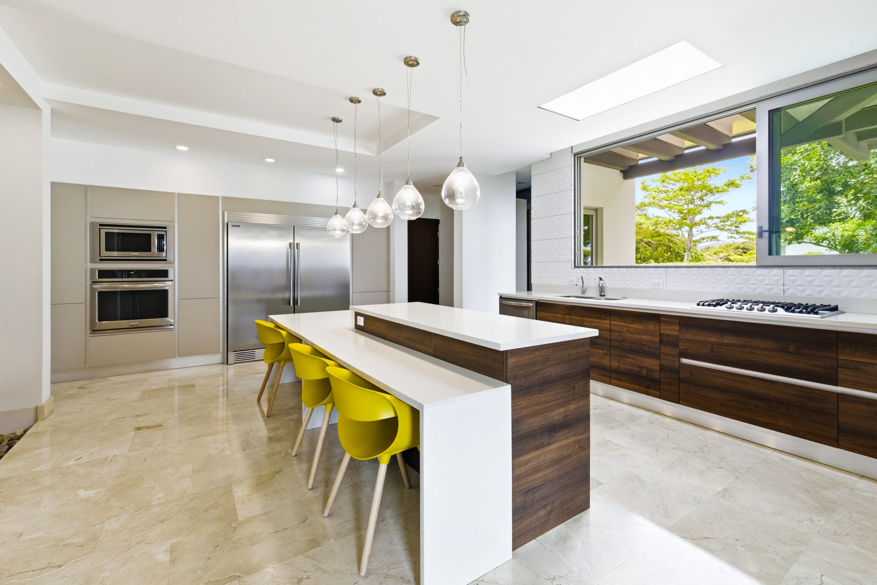 Contemporary Family Residence — photo 7 of 19