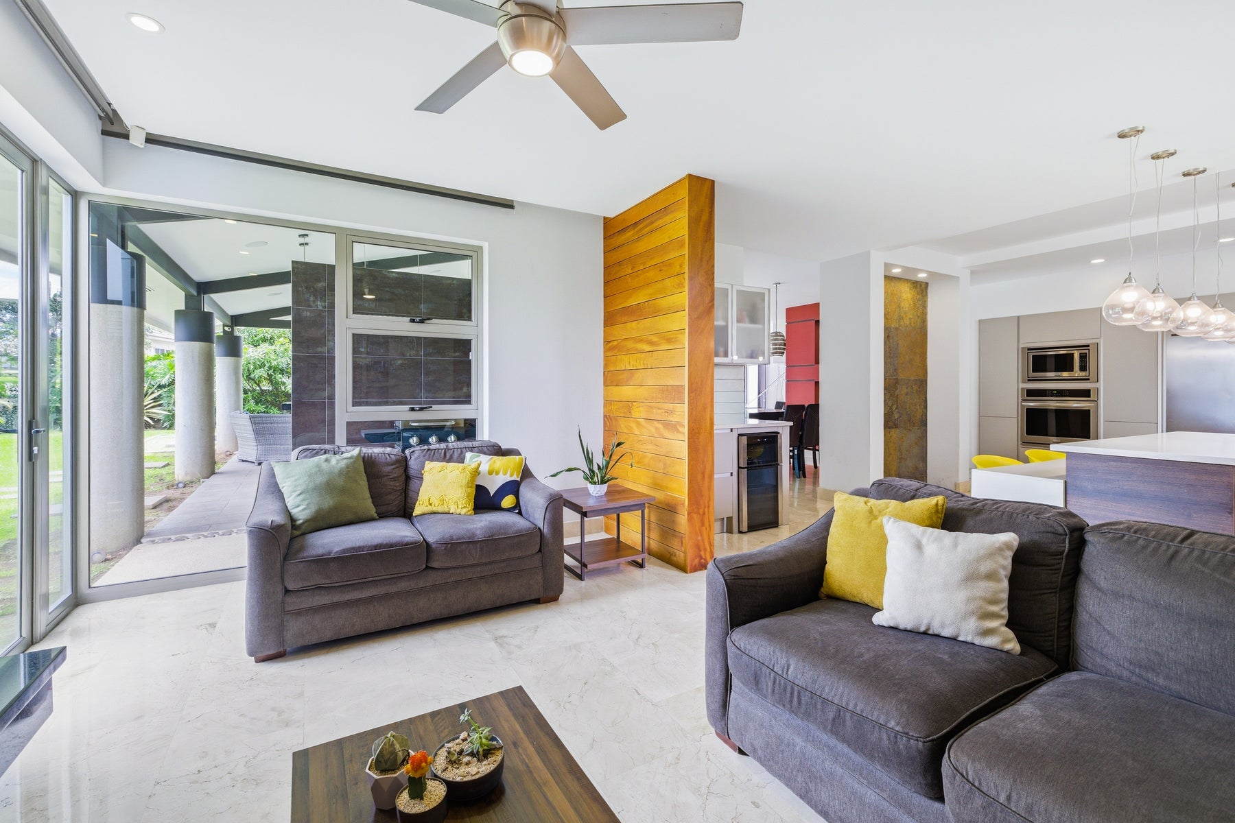 Contemporary Family Residence — photo 11 of 19