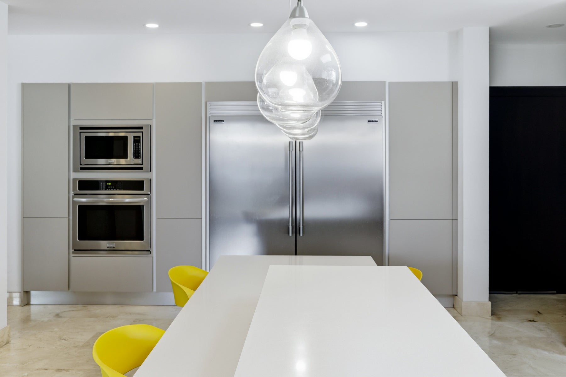 Contemporary Family Residence — photo 8 of 19