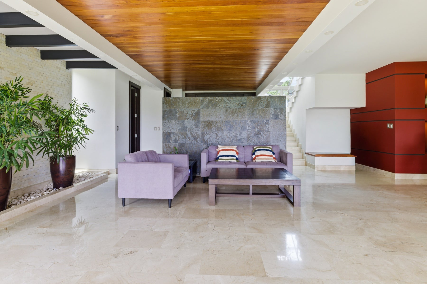 Contemporary Family Residence — photo 14 of 19