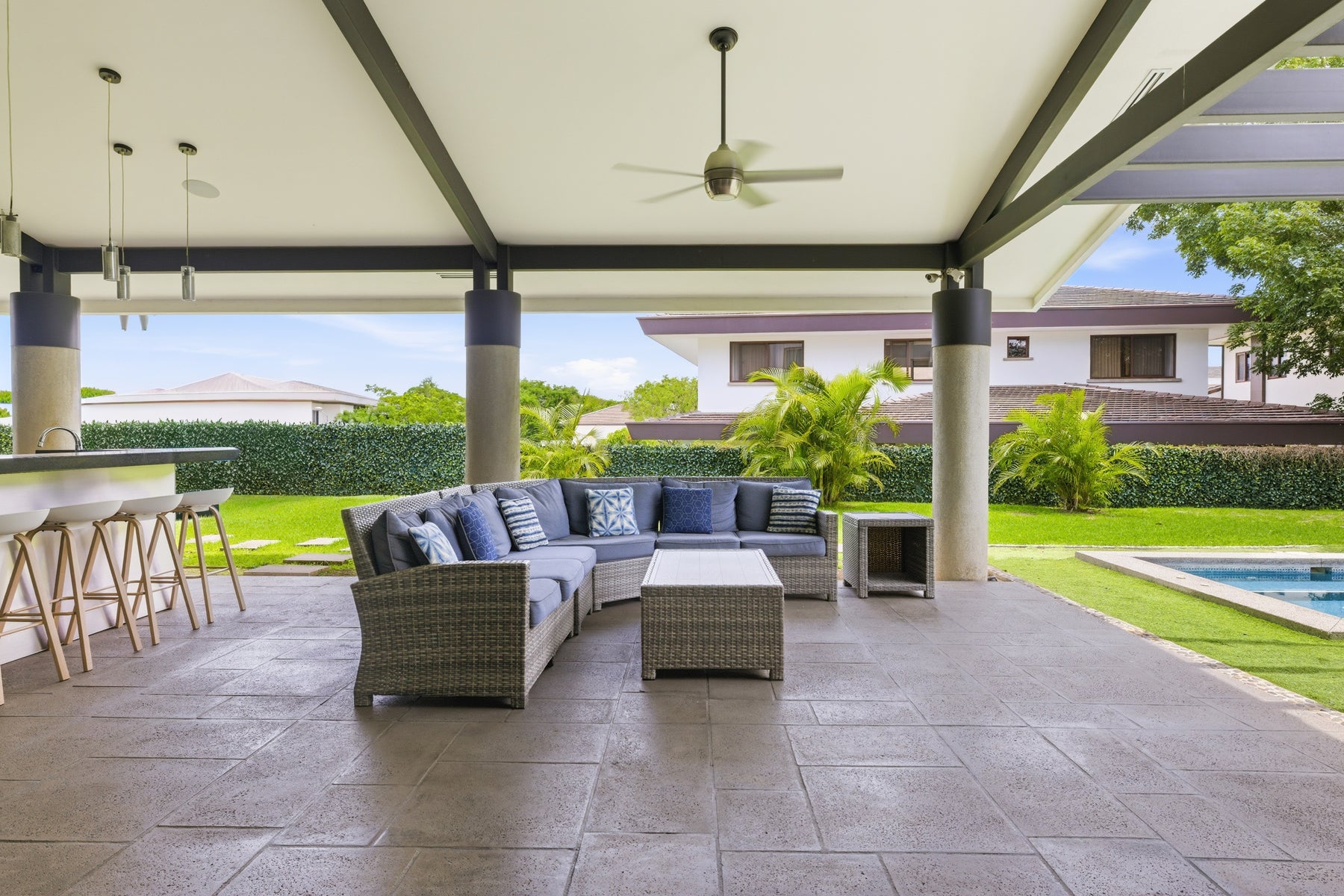 Contemporary Family Residence — photo 15 of 19