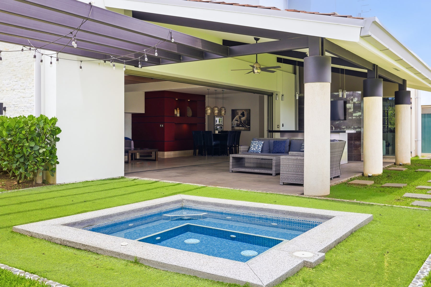 Contemporary Family Residence — photo 18 of 19