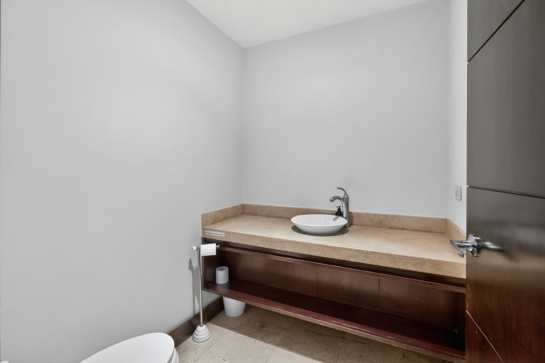 Ground Floor Luxury Condo — photo 3 of 19