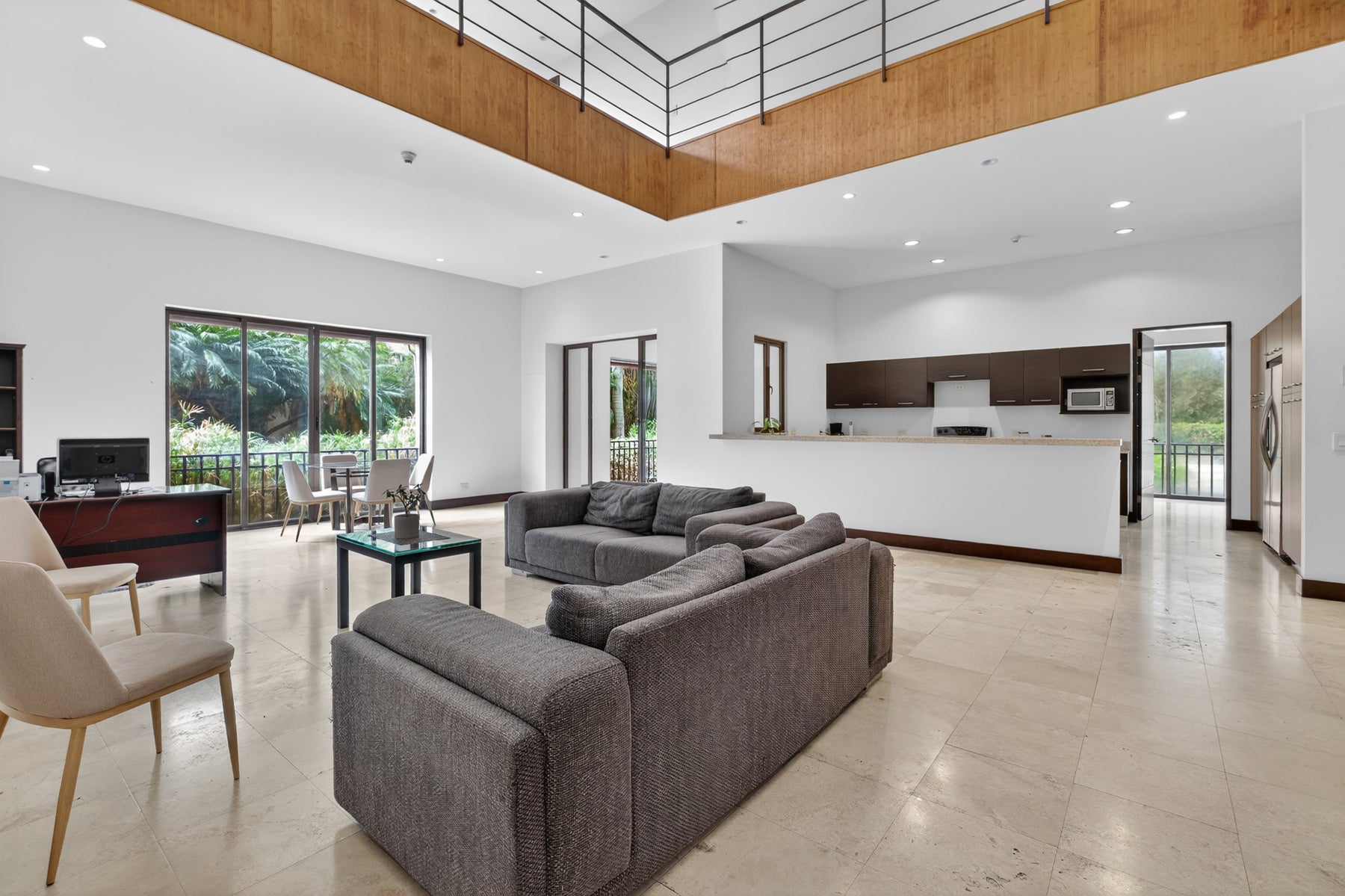 Ground Floor Luxury Condo — photo 4 of 19