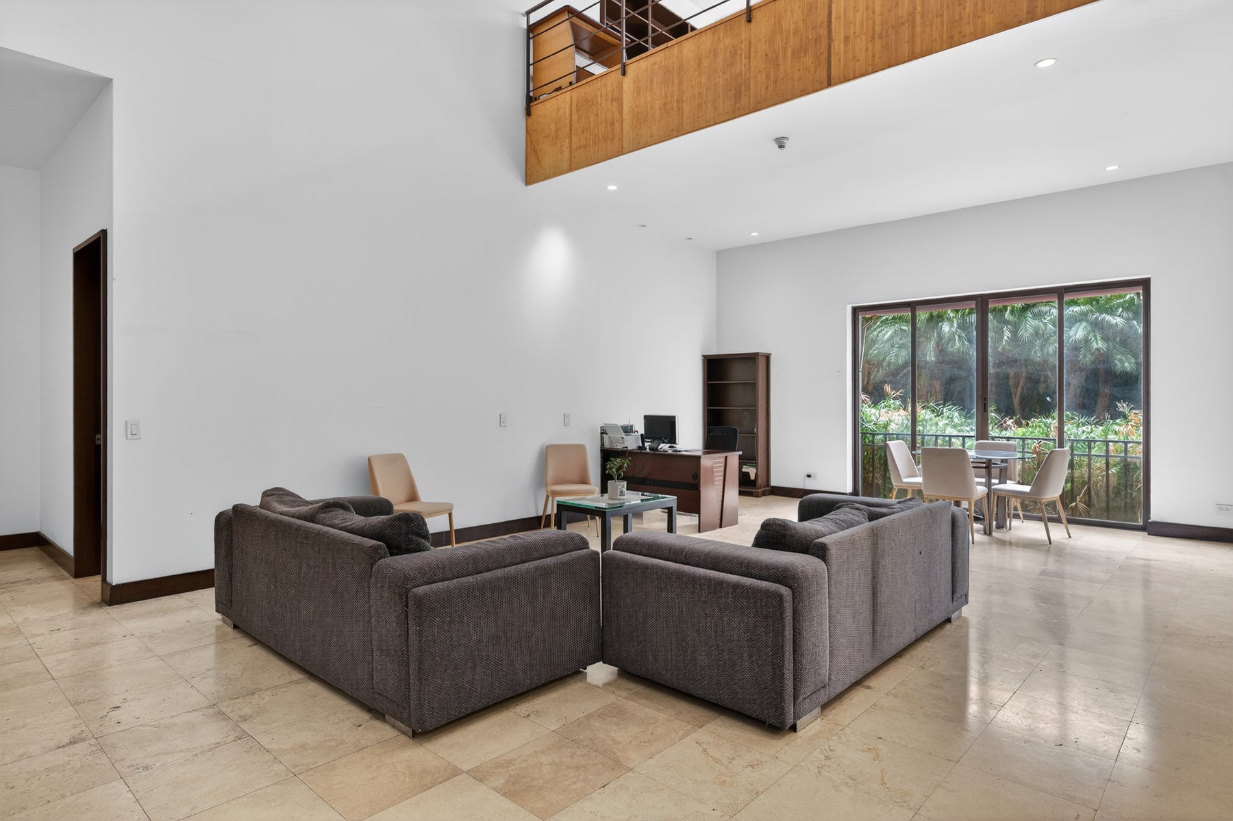 Ground Floor Luxury Condo — photo 6 of 19