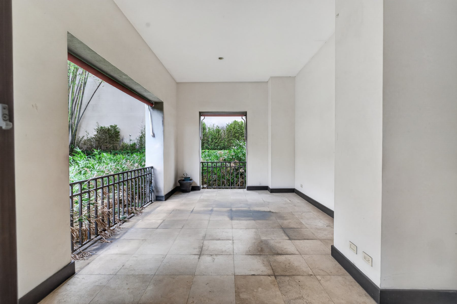 Ground Floor Luxury Condo — photo 8 of 19