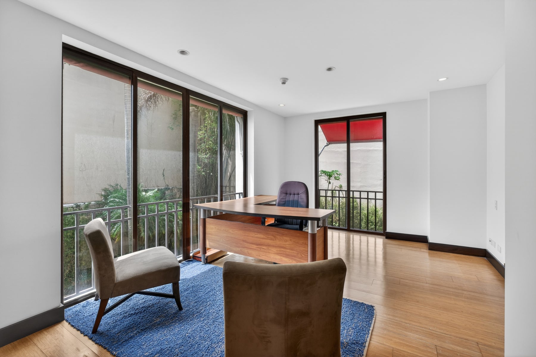 Ground Floor Luxury Condo — photo 14 of 19