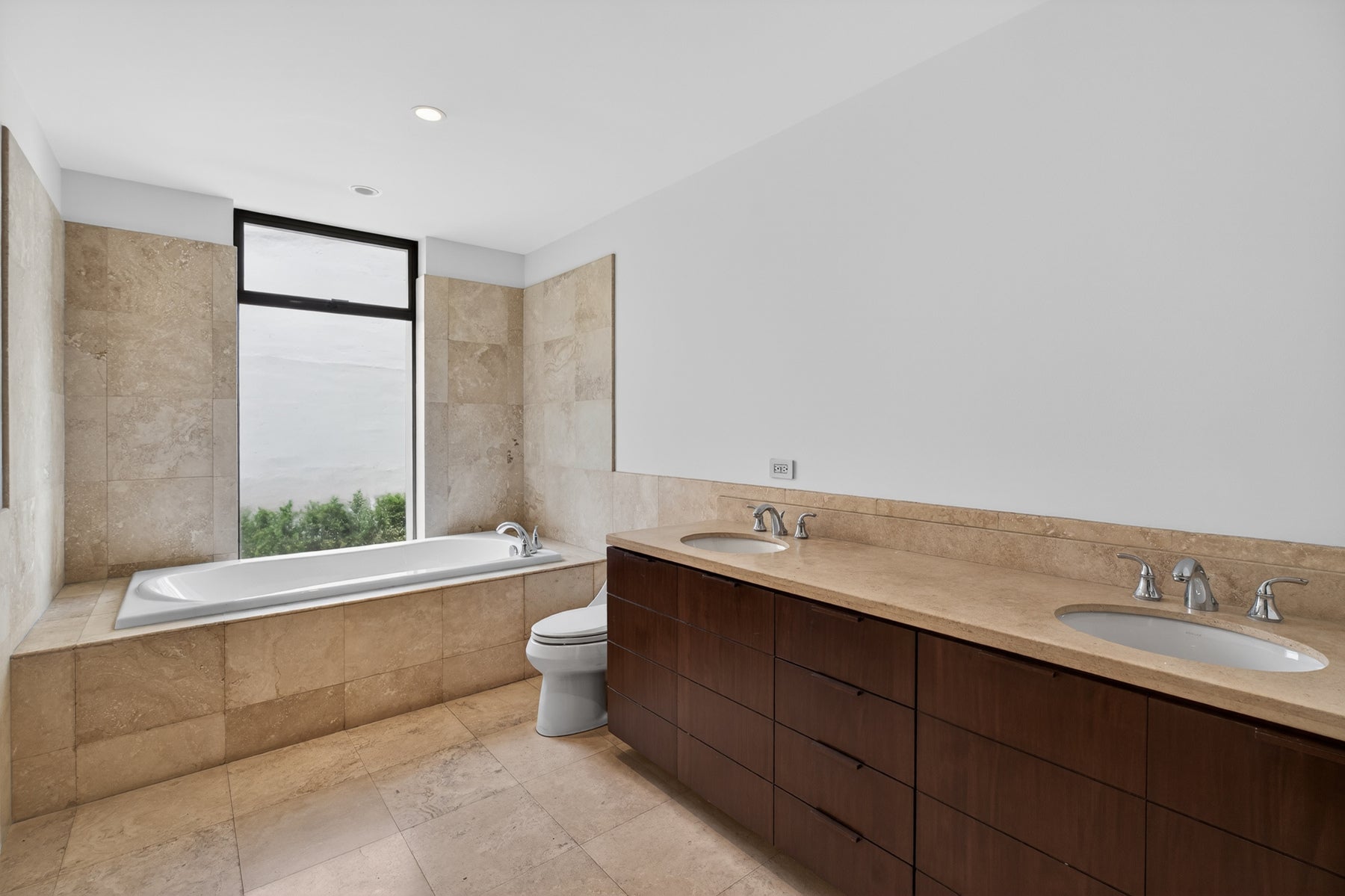 Ground Floor Luxury Condo — photo 15 of 19