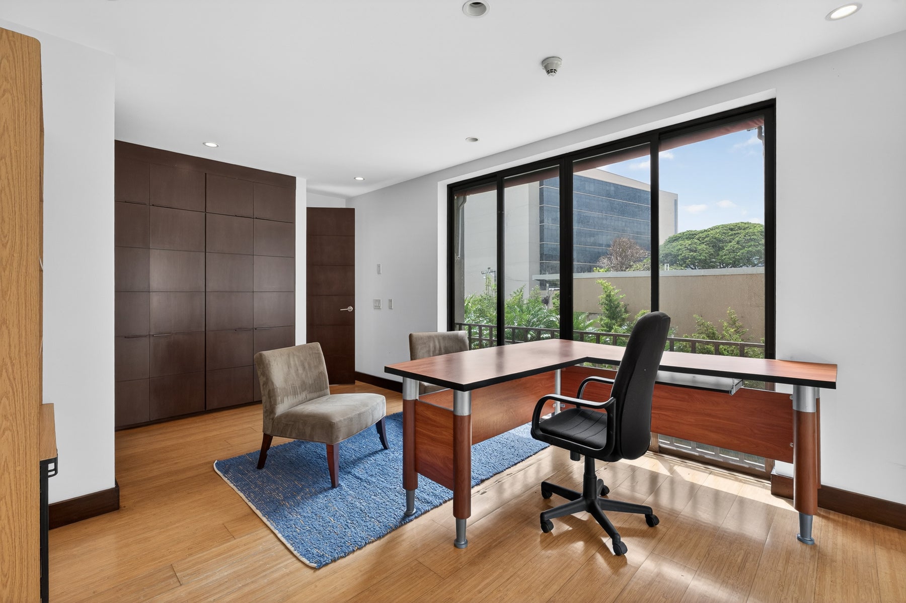 Ground Floor Luxury Condo — photo 16 of 19