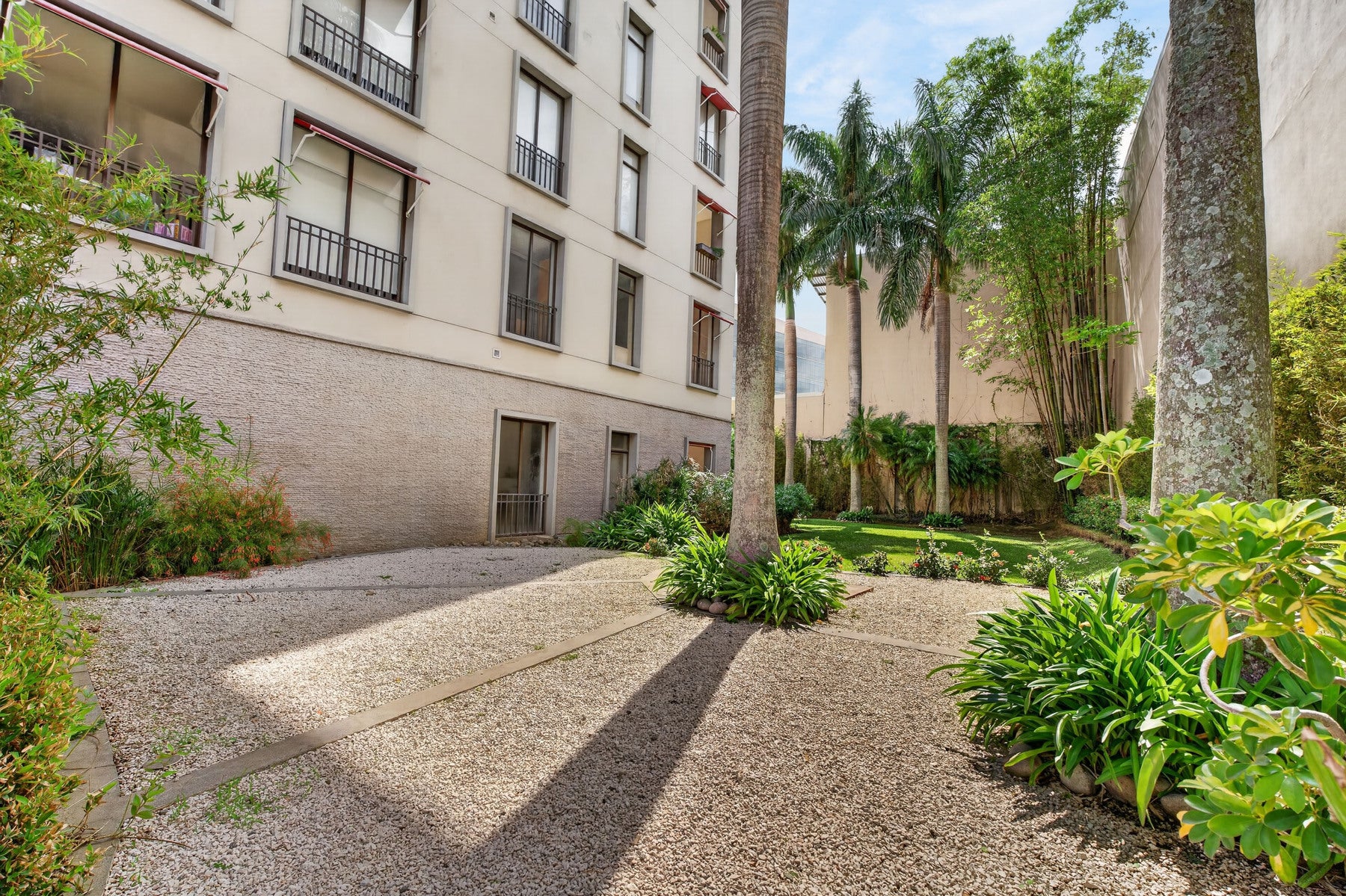 Ground Floor Luxury Condo — photo 18 of 19
