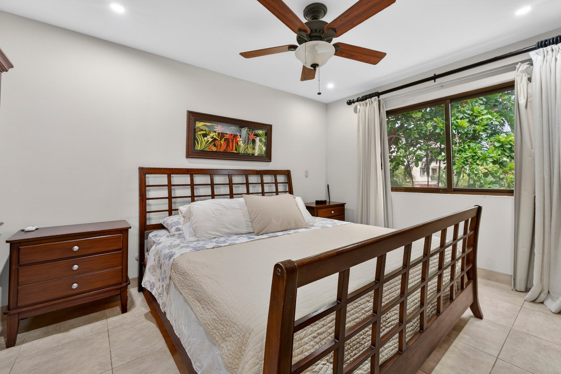 Luxury Three Bedroom Condo — photo 11 of 19