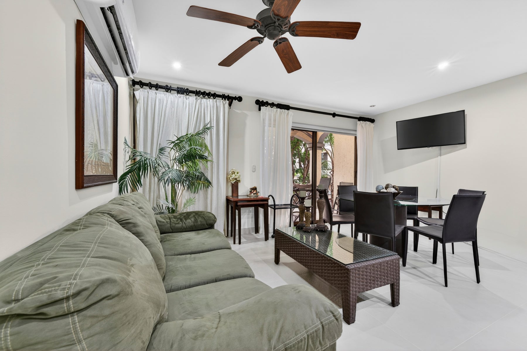 Luxury Three Bedroom Condo — photo 7 of 19