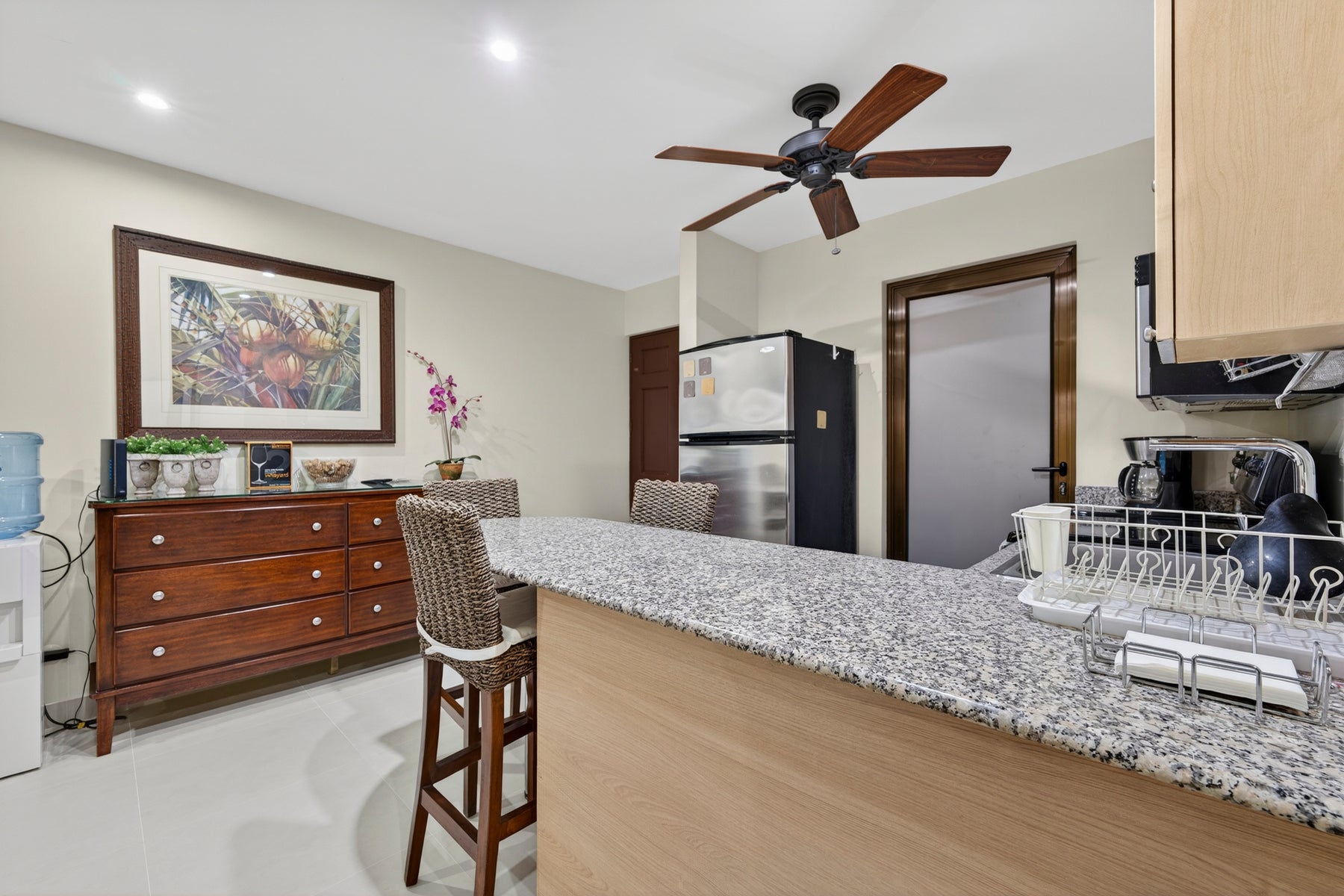 Luxury Three Bedroom Condo — photo 4 of 19