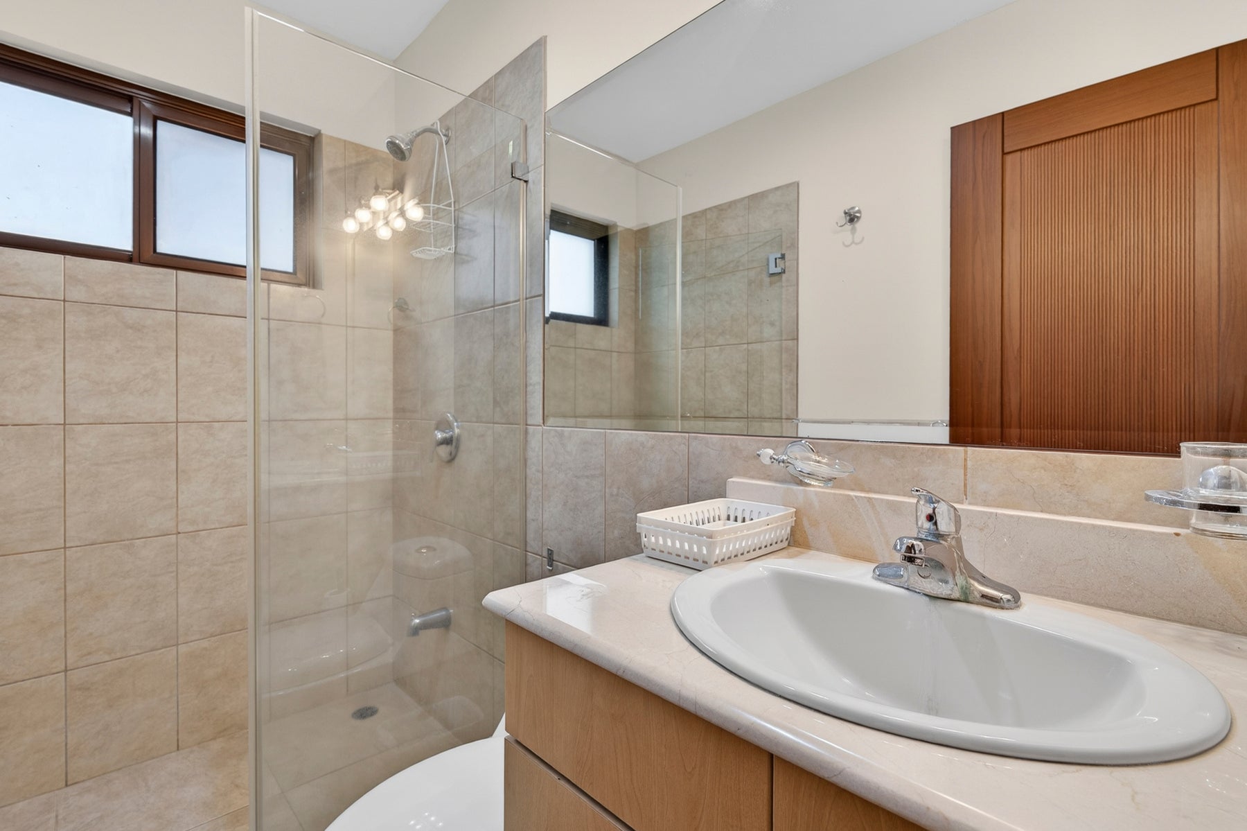 Luxury Three Bedroom Condo — photo 18 of 19