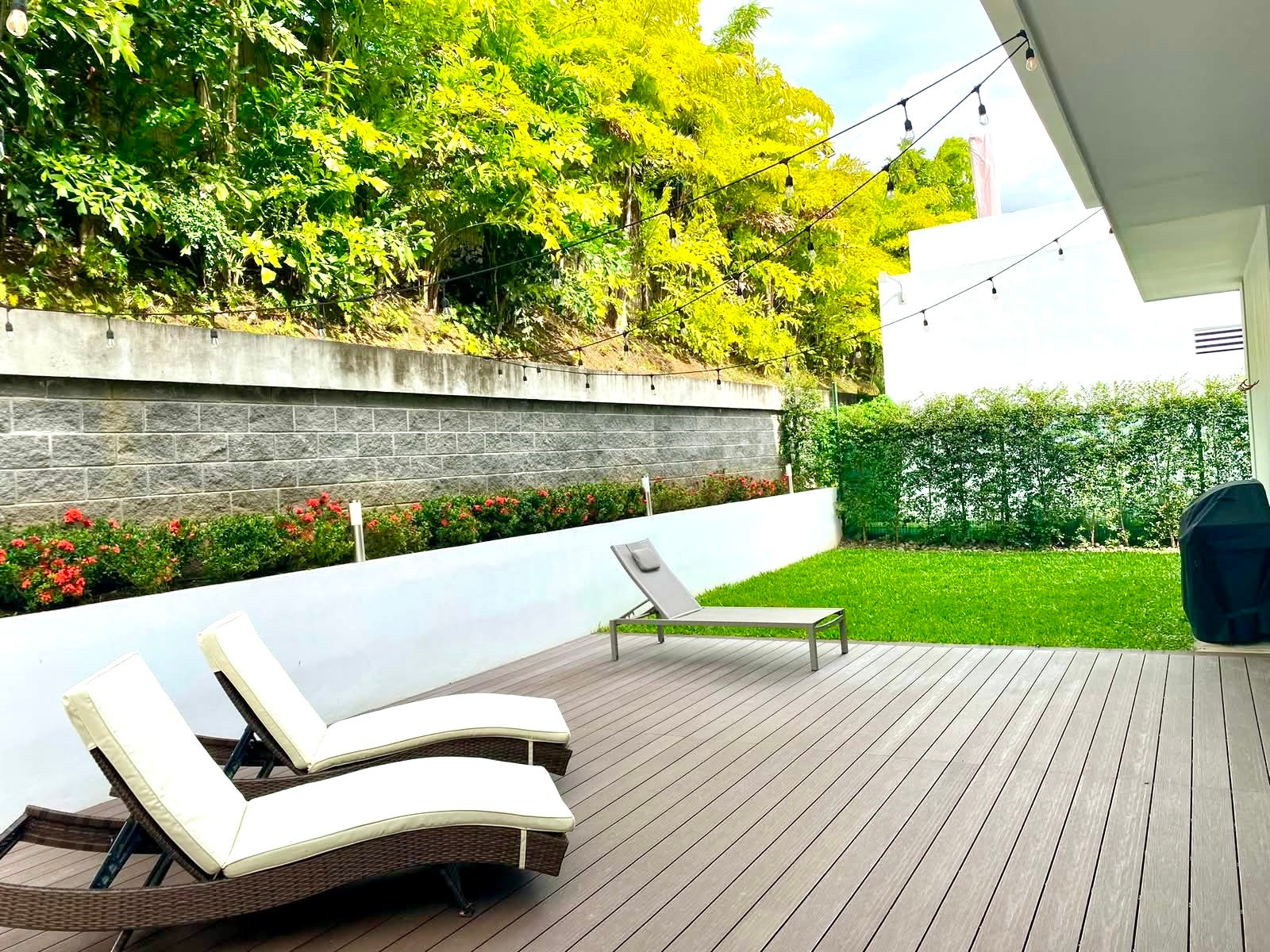 Where Modern Architecture meets the Warmth of Community Bosques de Carao — photo 7 of 19
